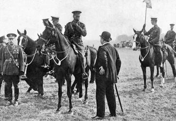 Król Jerzy V podczas inspekcji wojsk w Aldershot, I wojna światowa, 1914-1918, c1920