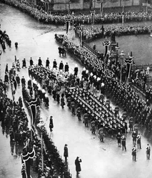 Kondukt pogrzebowy króla Jerzego V wychodzący z Palace Yard, Londyn, 1936