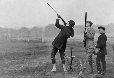Król Portugalii Manuel II strzelający w Windsor, Berkshire, 1909