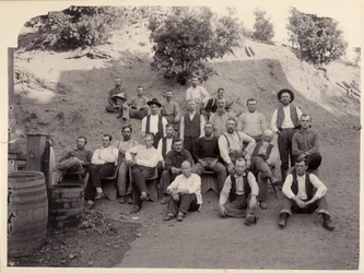 Załoga kopalni La Grange, Kalifornia, 1900.