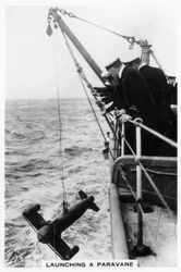 Wystrzelenie parawany z pancernika HMS Rodney, 1937