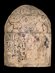 Stela wapienna przedstawiająca kult boskich kotów Re i Atum, XIX dynastia c1292-c1190