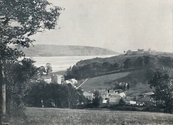 Llanstephan - Wioska i Wzgórze z Koroną Zamkową, 1895