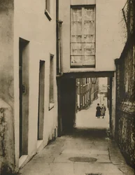 Patrząc w dół Strand Lane w kierunku rzeki, c1935.