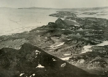 Patrząc na północ w kierunku Cape Royds, c1908, 1909.