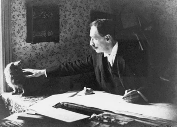 Louis Wain przy swojej desce kreślarskiej, lata 90. XIX wieku