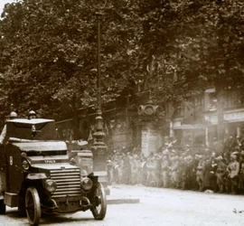 Karabin maszynowy zamontowany w pojeździe pancernym, parada zwycięstwa, c1918