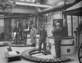 Wytwarzanie fryotypu do drukowania metalu w odlewni w Londynie, 1919