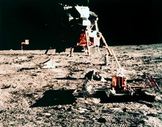 Załogowy lot kosmiczny, USA, eksperymenty księżycowe Apollo 11 Apollo 11