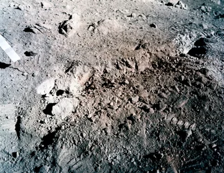 Załogowy lot kosmiczny, USA, Apollo 17 Pomarańczowa gleba na Księżycu