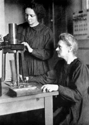 Marie Curie, urodzona w Polsce francuska fizyka i jej córka Irena, 1925