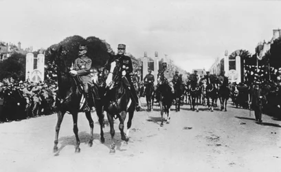Marszałkowie Foch i Joffre podczas wielkiej parady zwycięstwa, Paryż, Francja, 14 lipca 1919