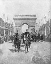 Marszałkowie Foch i Joffre podczas wielkiej parady zwycięstwa, Paryż, Francja, 14 lipca 1919