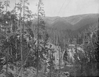 Rzeka Missouri, poniżej Great Falls, Montana, ok. 1897.