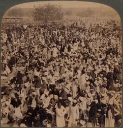 Mahometanie w dniu postu przed meczetem Jumma, patrząc na południe, Delhi, Indie, 1903