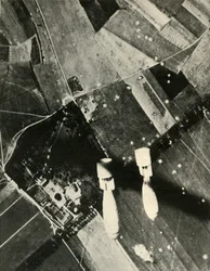 Więcej brytyjskich bomb na lotnisku wroga, 1939-1940, 1941.