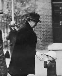 Pan Churchill na posiedzeniu gabinetu podczas strajku generalnego w latach 1926, 1926, 1945