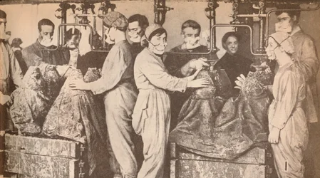 Robotnicy zbrojeniowi noszący maski oddechowe podczas napełniania sprzedaje trinitrotoluen TNT, c1916, 19