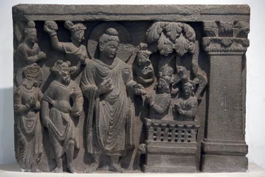 Muzeum Narodowe, Nowe Delhi. Budda z Naga-Kaliką. Gandhara, II wiek n.e. Kamień. Wypożyczenie z Mayo College Museum w Adźmerze. Indie.