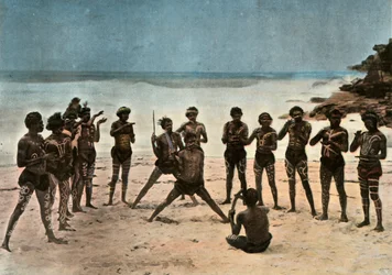 Nowa Gwinea. Taniec Barioles Papuas, Papua Nowa Gwinea. Plemienny taniec papuaski, 1900.