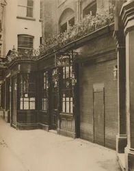 Olde Dr. Butlers Head, założona w Masons Avenue w 1616, c1935.
