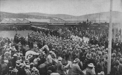 Jeden z bolesnych incydentów wojny: wkroczenie schwytanych wojsk brytyjskich do Pretorii, 1902