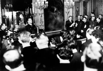 Otto Abetz, ambasador Niemiec we Francji na konferencji prasowej, Paryż, 15 grudnia 1940 r