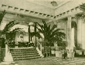 Palm Court and Lounge w Majestic, c1930.