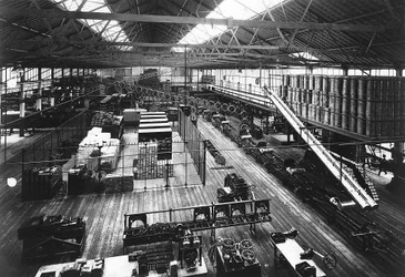 Część linii produkcyjnej w fabryce Fords Highland Park, Detroit, Michigan, USA, c1914