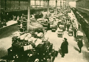 Bagaż pasażerów na stacji Talbot Road w Blackpool, w okresie świątecznym, 1930.