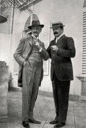 Paul Hervieu i Marcel Prevost, francuscy pisarze i dramaturdzy, 1905