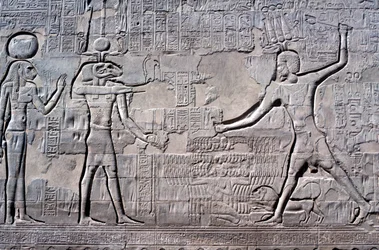 Faraon bijący swoich wrogów, Świątynia Chnuma, okresy ptolemejskie i rzymskie
