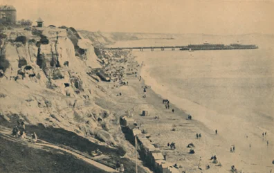Molo i piaski z molo Dudley Chine Boscombe Pier w oddali, 1929