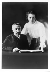 Pierre Curie 1859-1906 i Maria Skłodowska Curie 1867-1934