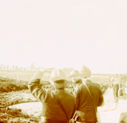 Samolot nad okopami, Ramskapelle, Belgia, c1914-c1918