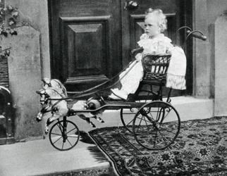 Książę Albert Windsor w wieku jednego roku, ok. 1896 r.