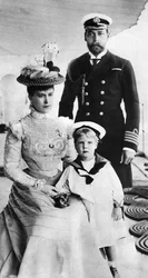 Książę Jerzy i jego żona Mary z synem Edwardem, HMS Crescent, koniec XIX-początek XX wieku