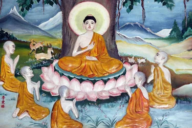 Świątynia Quan The Am Bo Tat (Pagoda Bodhisattwy Awalokiteśwary). Budda Siakjamuni wygłasza kazanie – koło prawa – swoim pięciu uczniom. Vung Tau. Wietnam