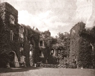 Zamek Raglan, Monmouthshire, Walia, 1894.
