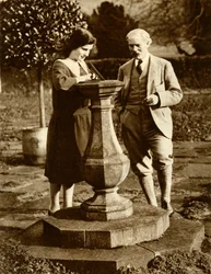 Ramsay MacDonald, pierwszy premier Partii Pracy, w Checkers ze swoją córką, 1924, 1935.