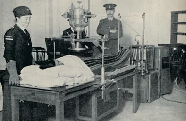 Promienie, które ujawniają sekretne zakamarki ciała, ok. 1935 r.