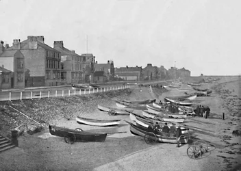 Redcar - Patrząc wzdłuż esplanady, 1895