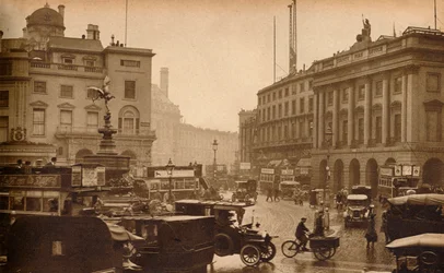 Regent Street, Londyn, Anglia, widok z Piccadilly Circus, 1923, 1938