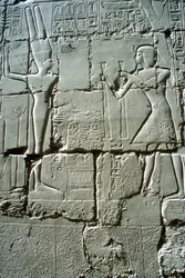 Płaskorzeźba Ramzesa II ofiarującego bogu płodności Min, Świątynia Amona, Karnak, Egipt