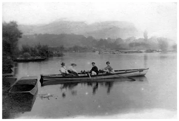Wioślarstwo po jeziorze, ok. 1900-1919
