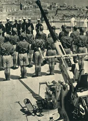 Royal Marines na paradzie z okazji udanej obrony Malty, II wojna światowa, 1943 1944.