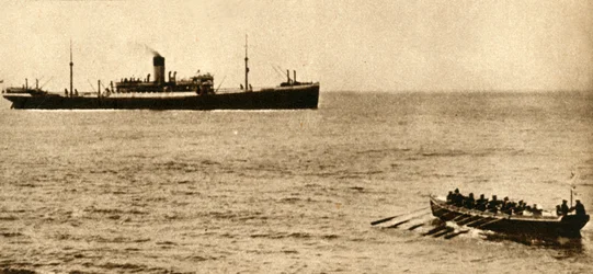 Kuter Królewskiej Marynarki Wojennej zamierzający zbadać dokumenty okrętowe, I wojna światowa, 1914-1918, 1933.