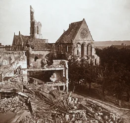 Zrujnowany kościół, Vauxaillon, północna Francja, c1914-c1918