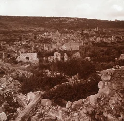 Ruiny, Anizy-le-Château, północna Francja, c1914-c1918