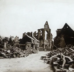 Ruiny, Craonne, północna Francja, c1914-c1918